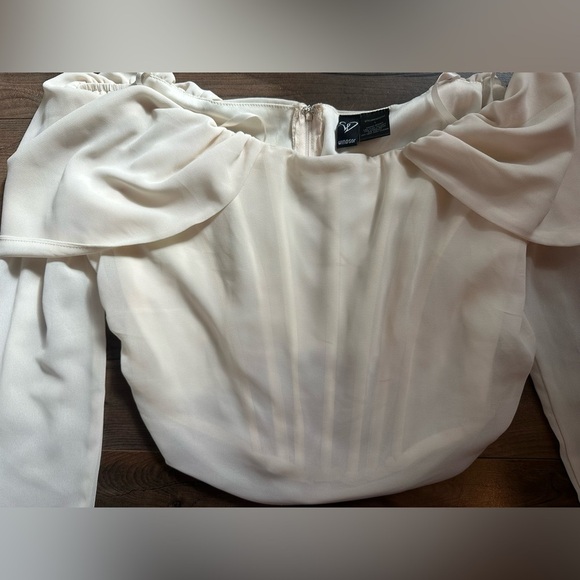 Windsor Cream Off-Shoulder Crop Top - Picture 3 of 9